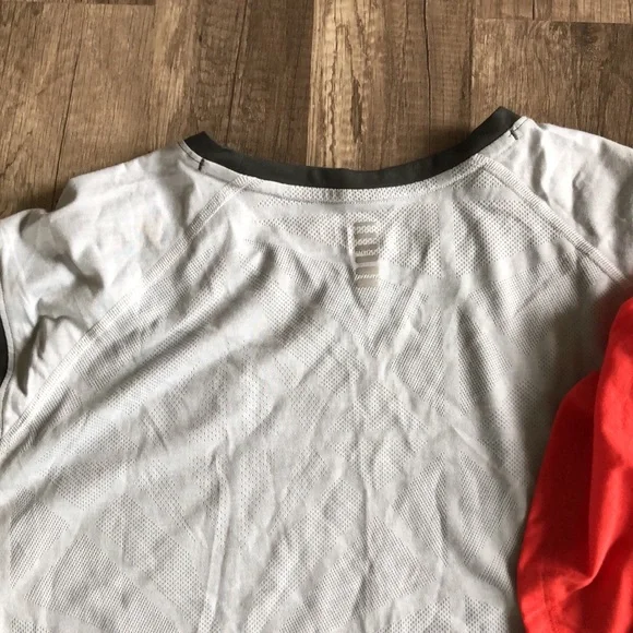 Under Armour Run Heat Gear New Tee Shirts XXL Orange and Army Green - Picture 10 of 11